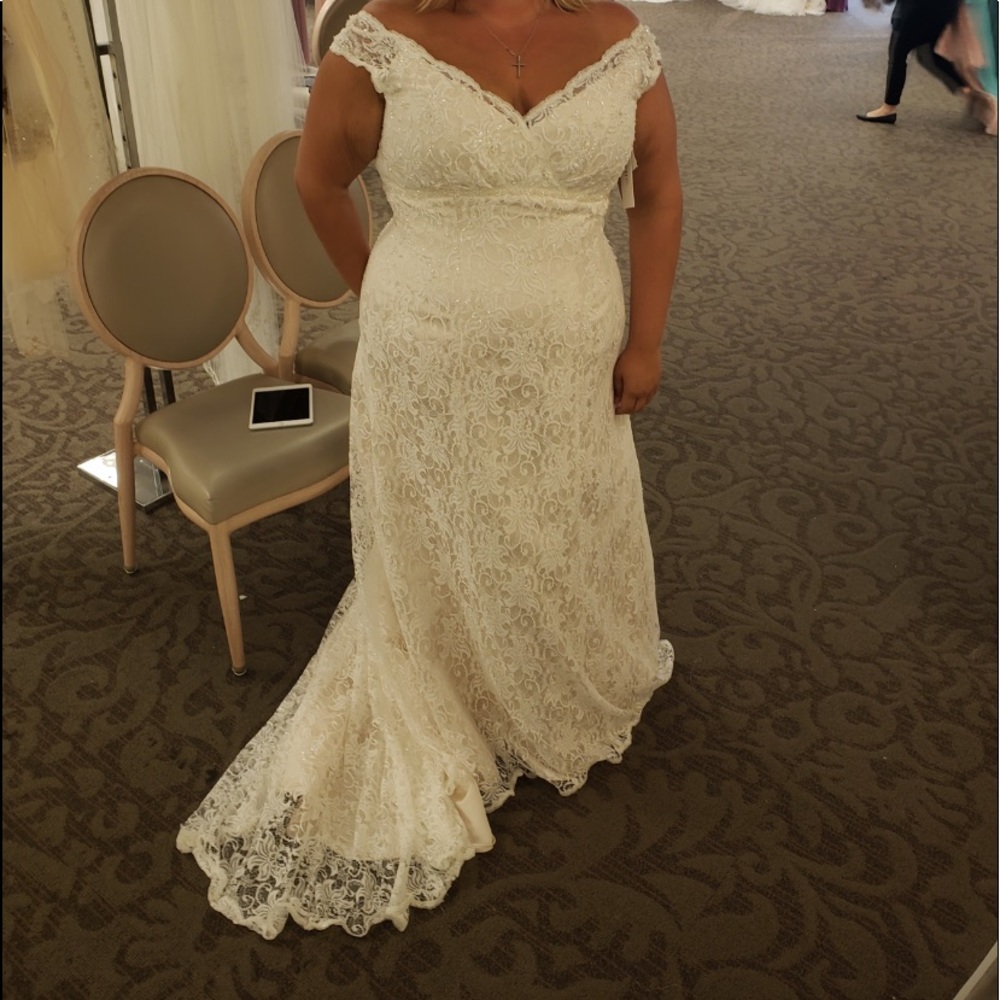 Wedding dress - plus size